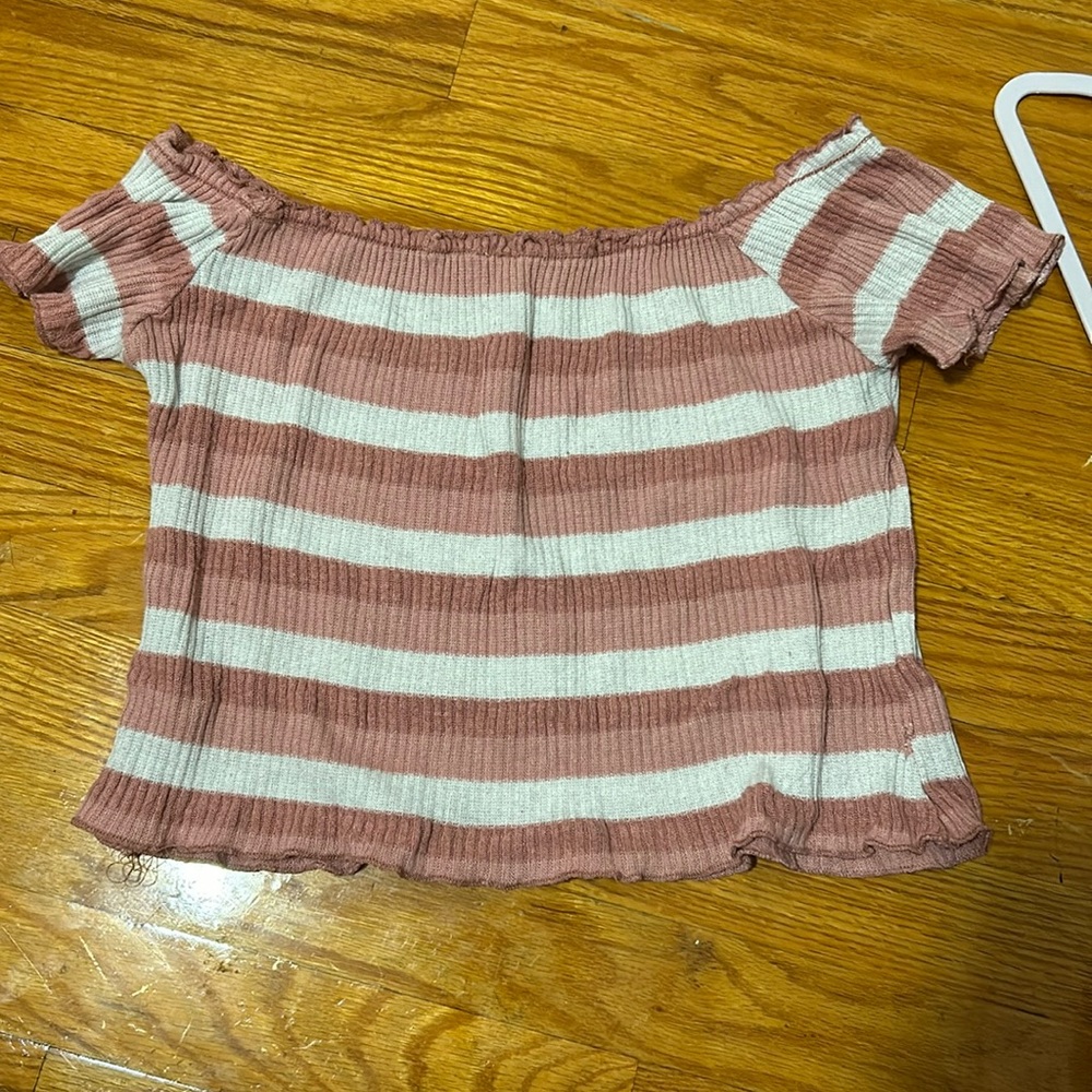 Off shoulder crop